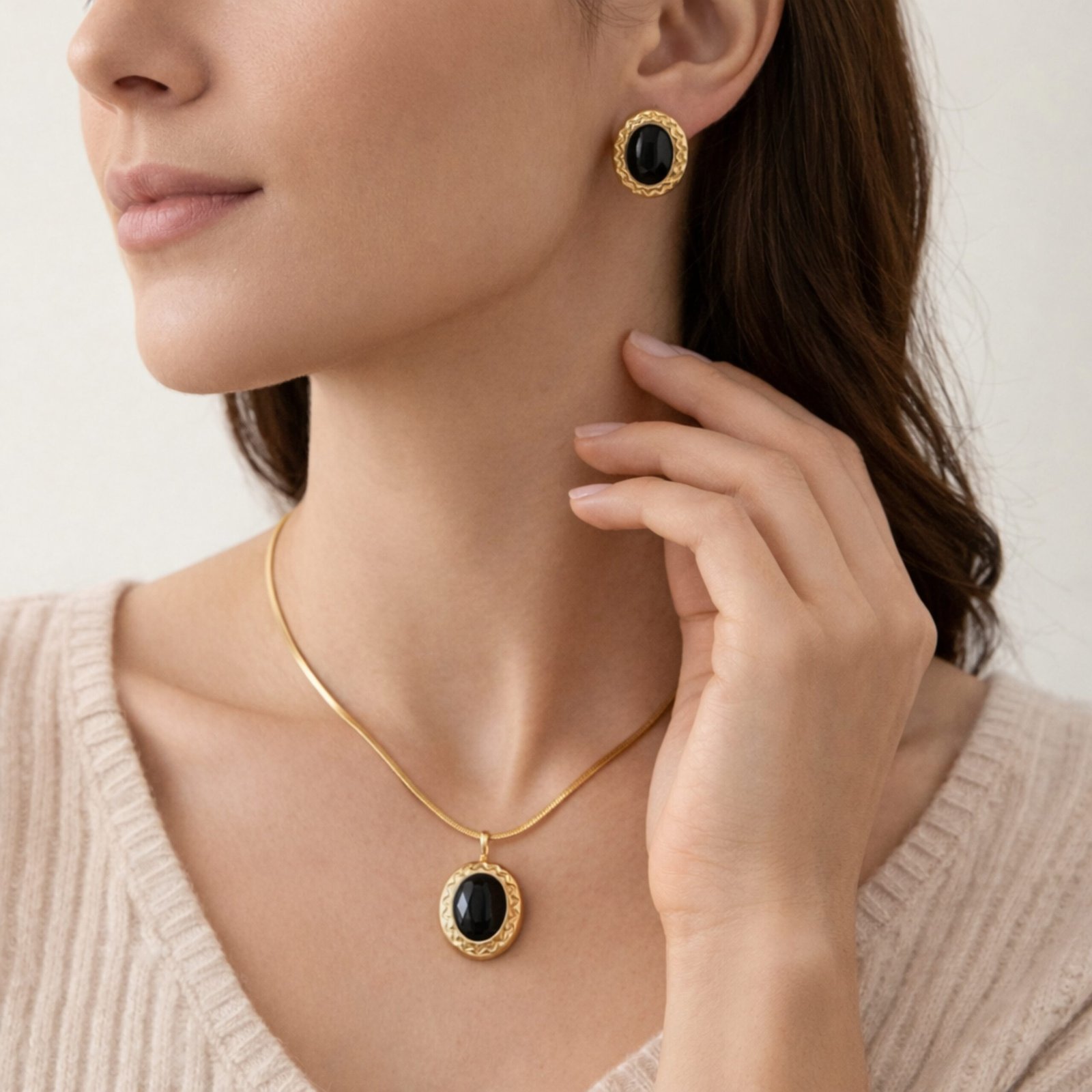Vintage Black Oval Pendant Set