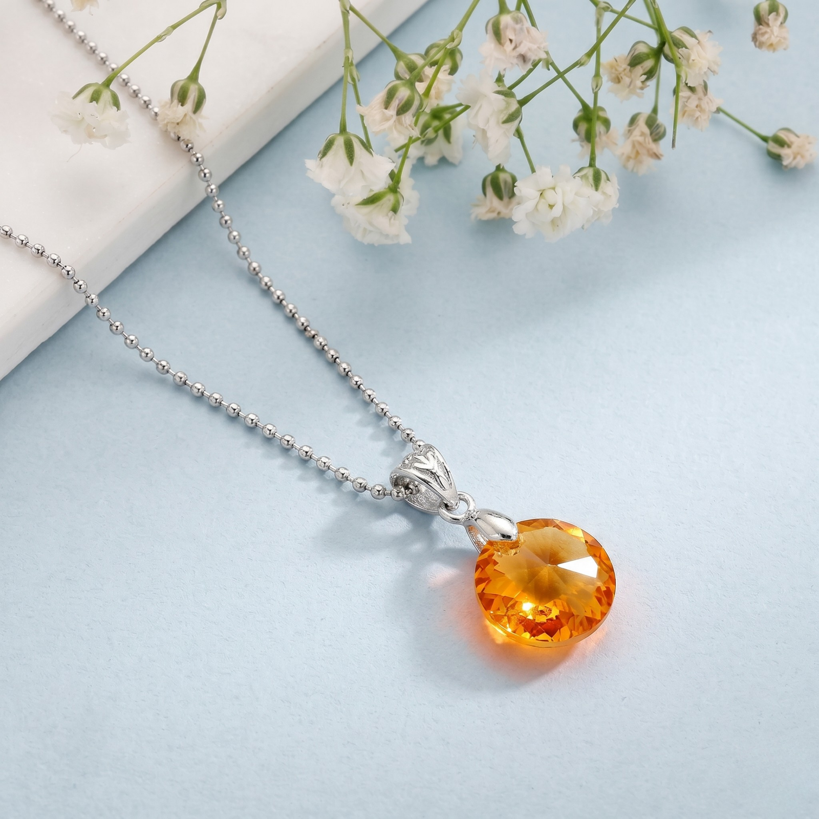 Amber Radiance Pendant Chain