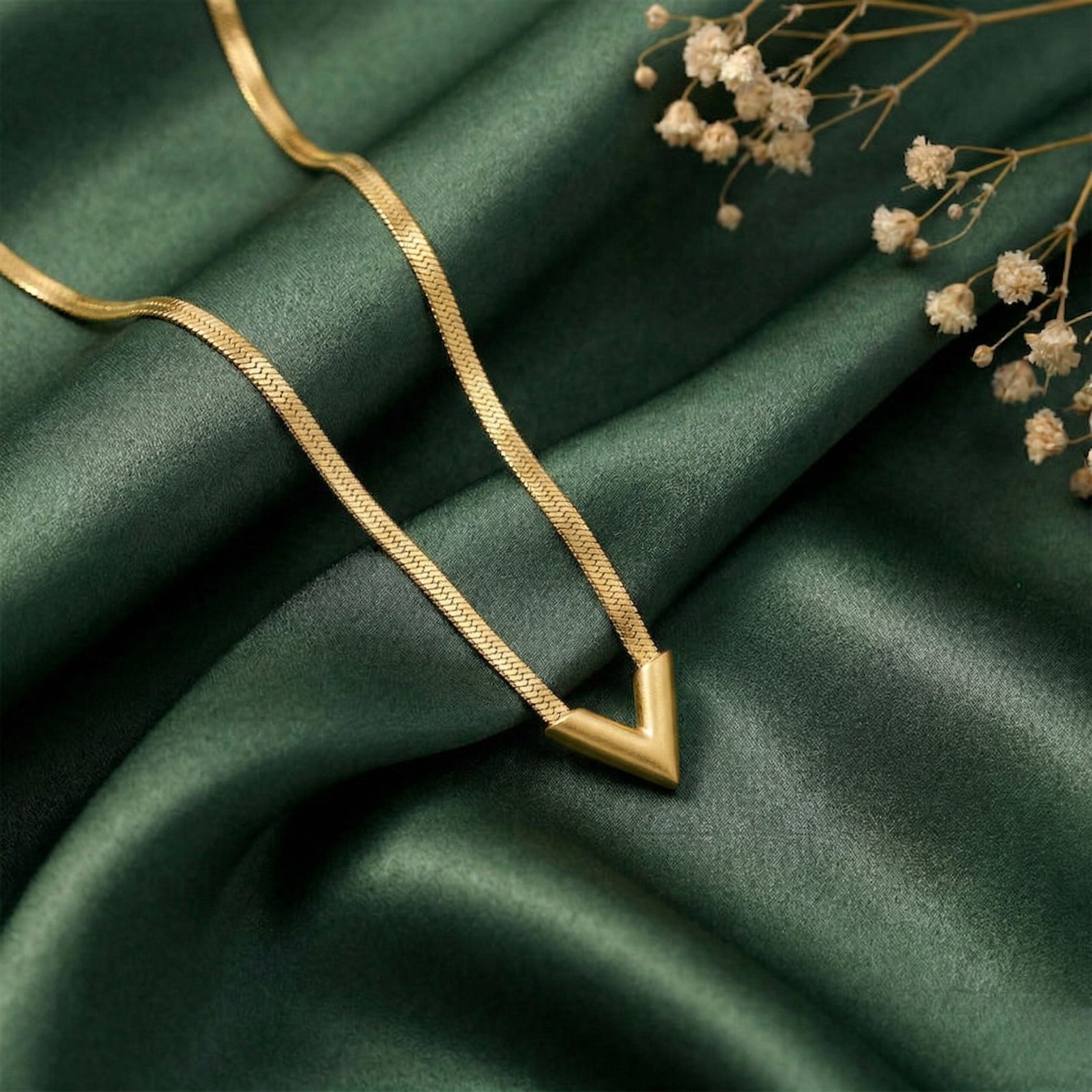 Minimal V Pendant Chain