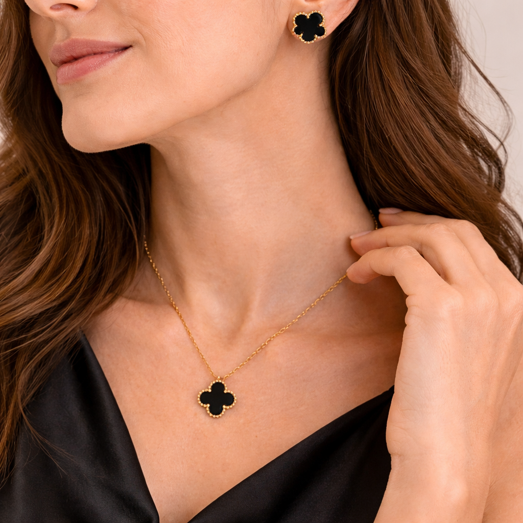 Black Clover Pendant Set