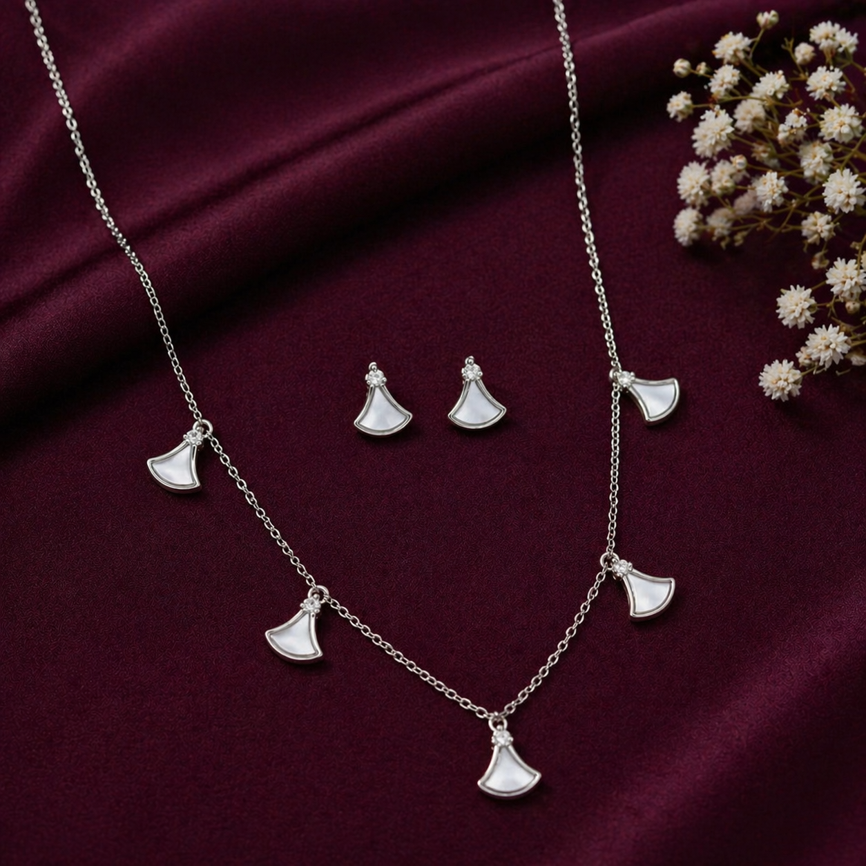 Fan Charm Minimal Necklace