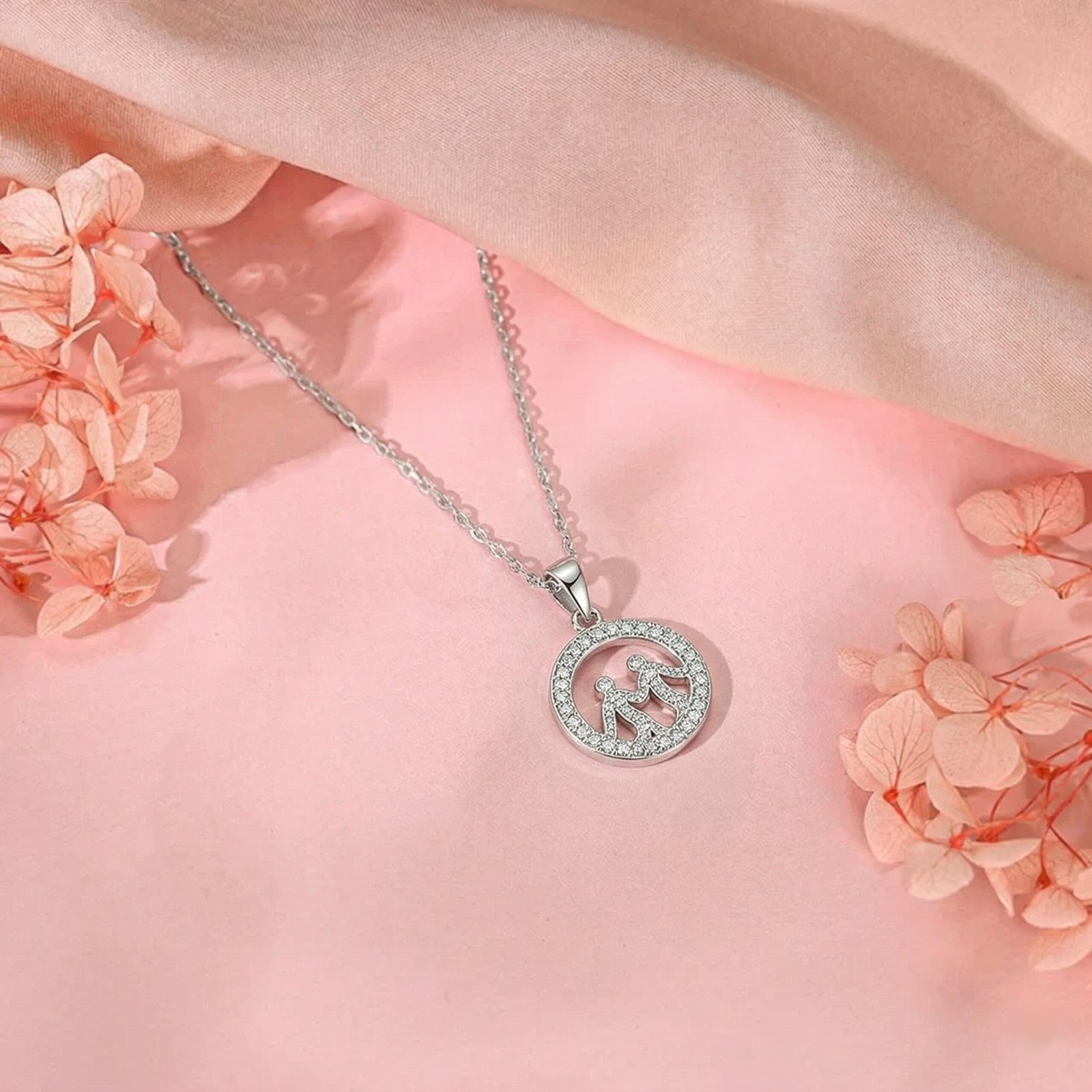 Family Circle Pendant Chain