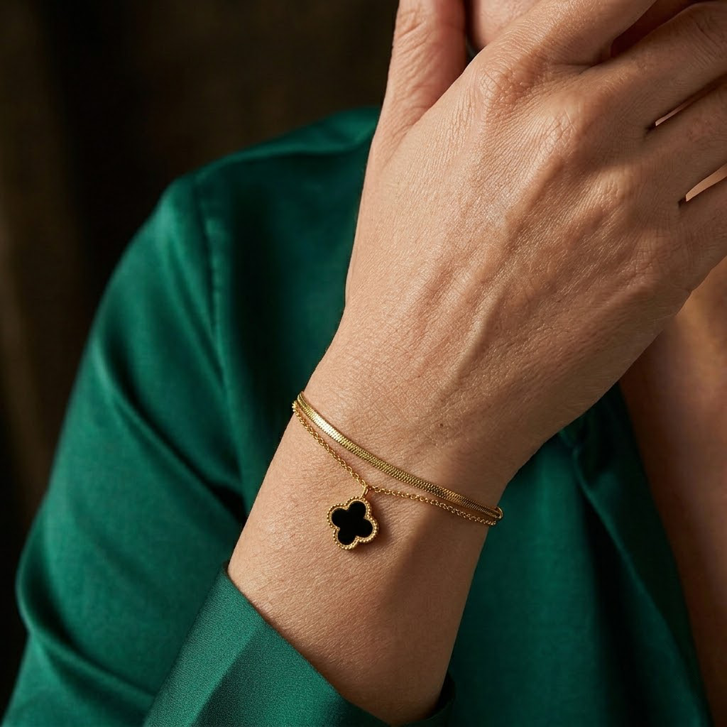 Clover Pendant Layer Bracelet