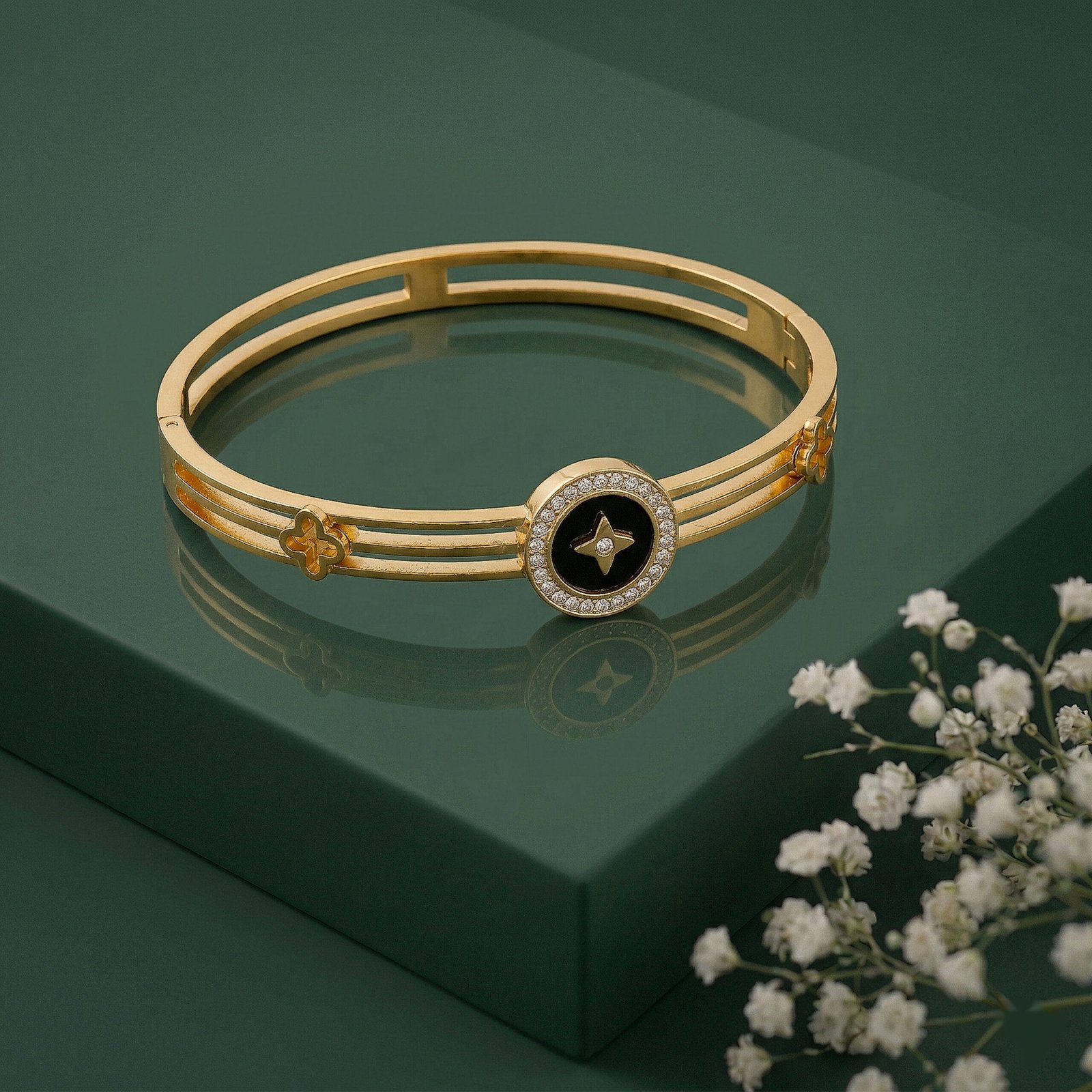 Classic Clover Charm Bracelet