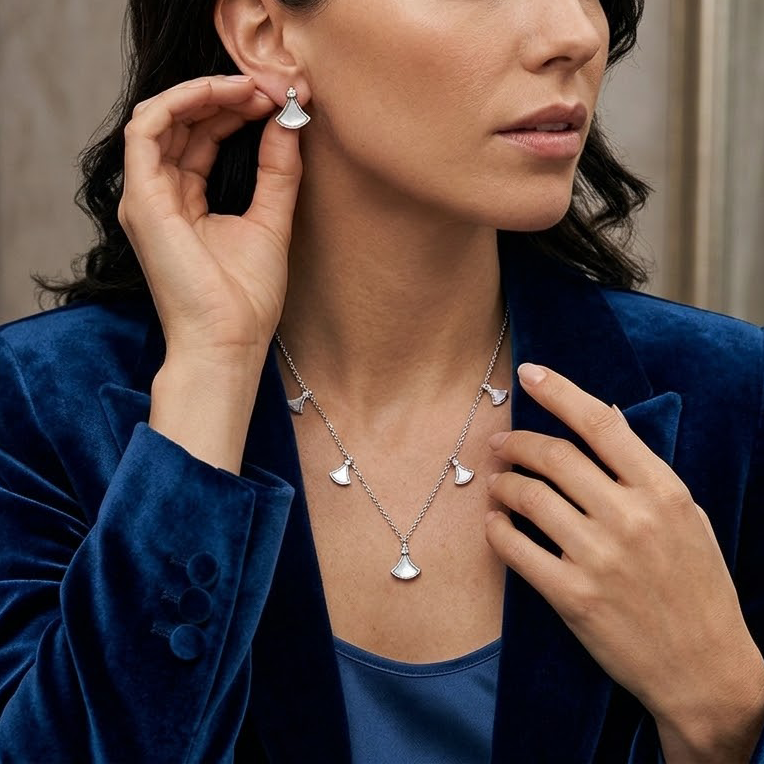 Fan Charm Minimal Necklace