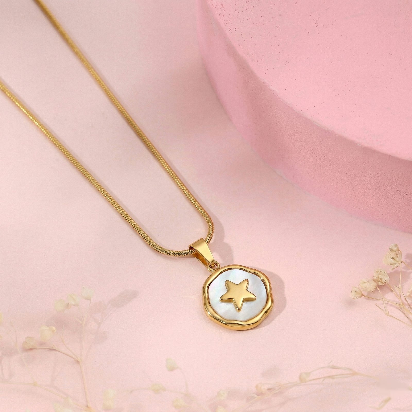 Star Emblem Pendant Set