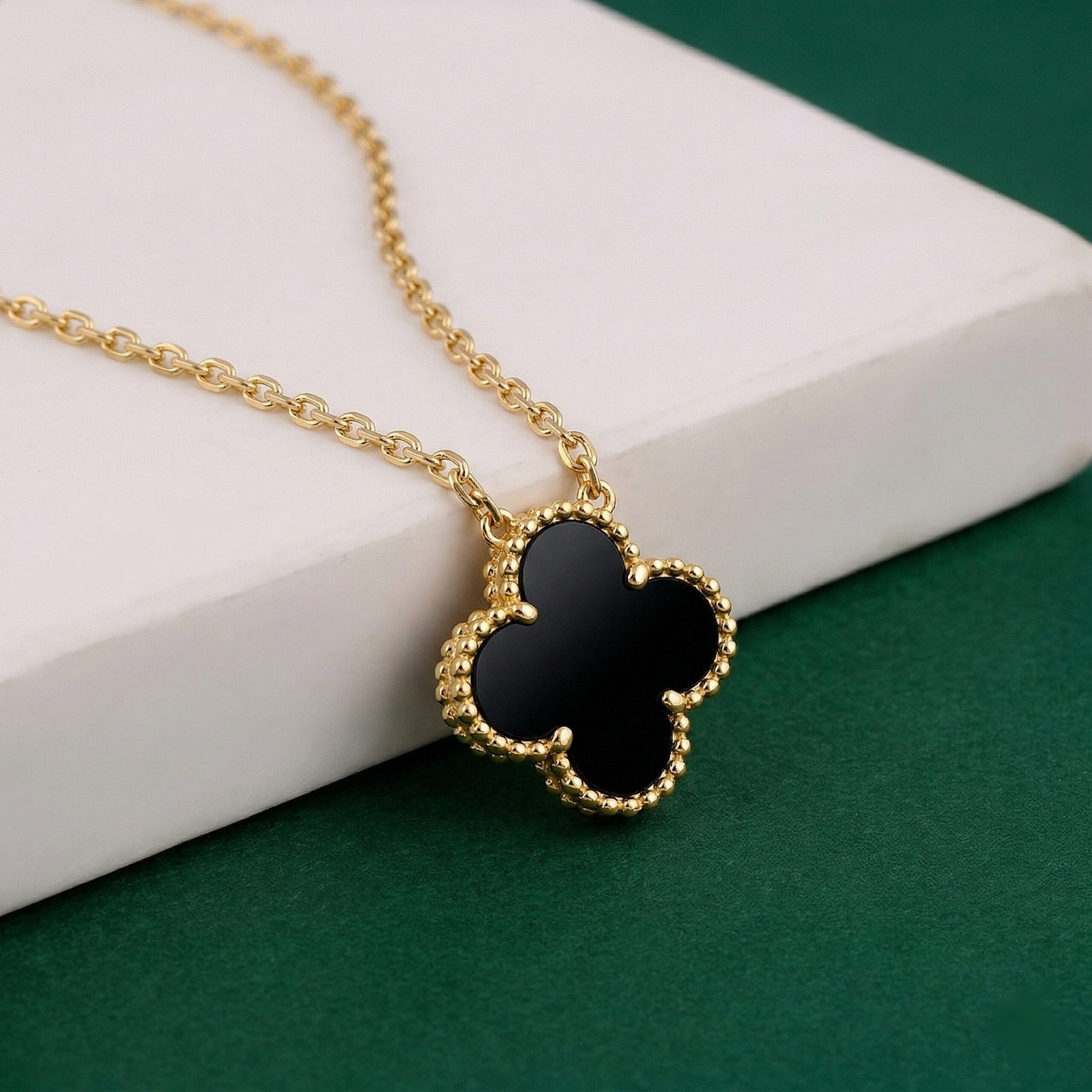 Black Clover Pendant Set